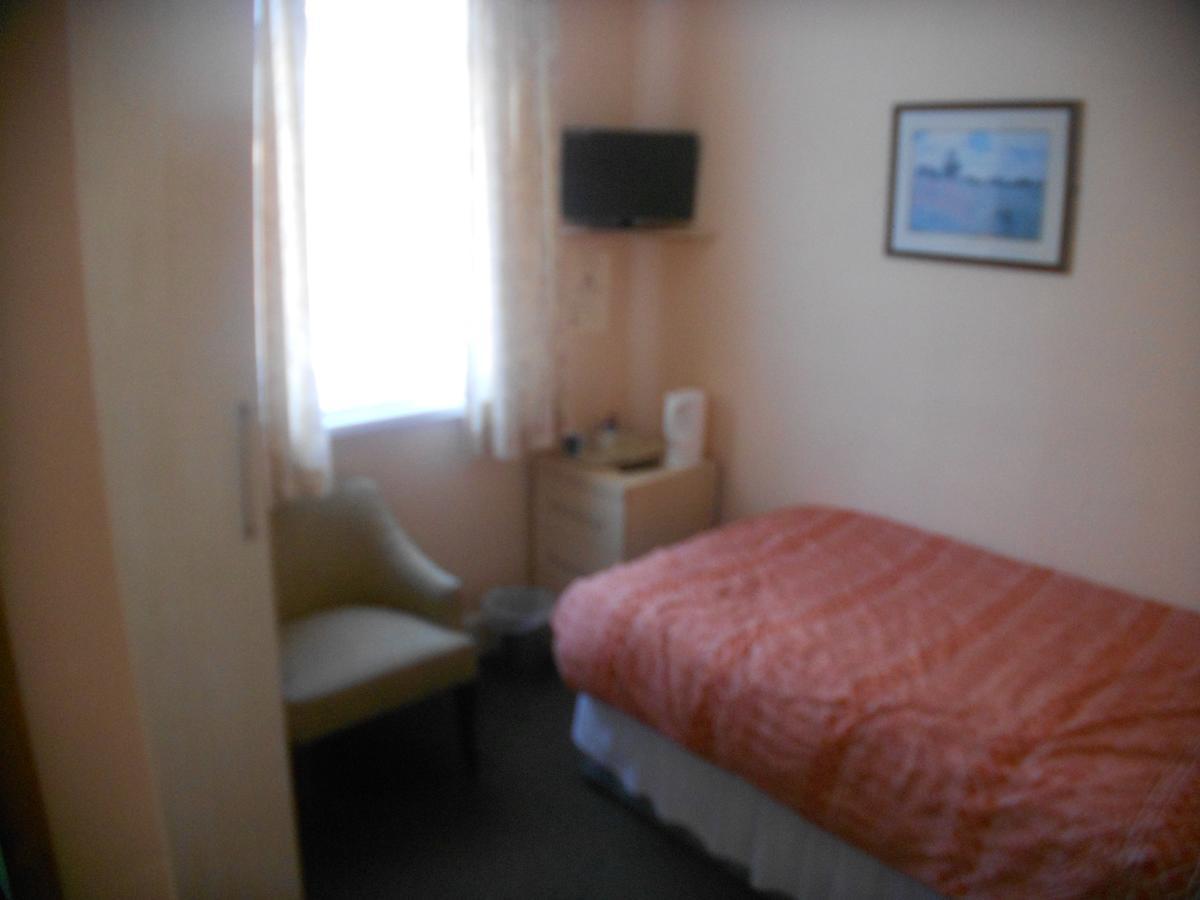 St Annes 3*